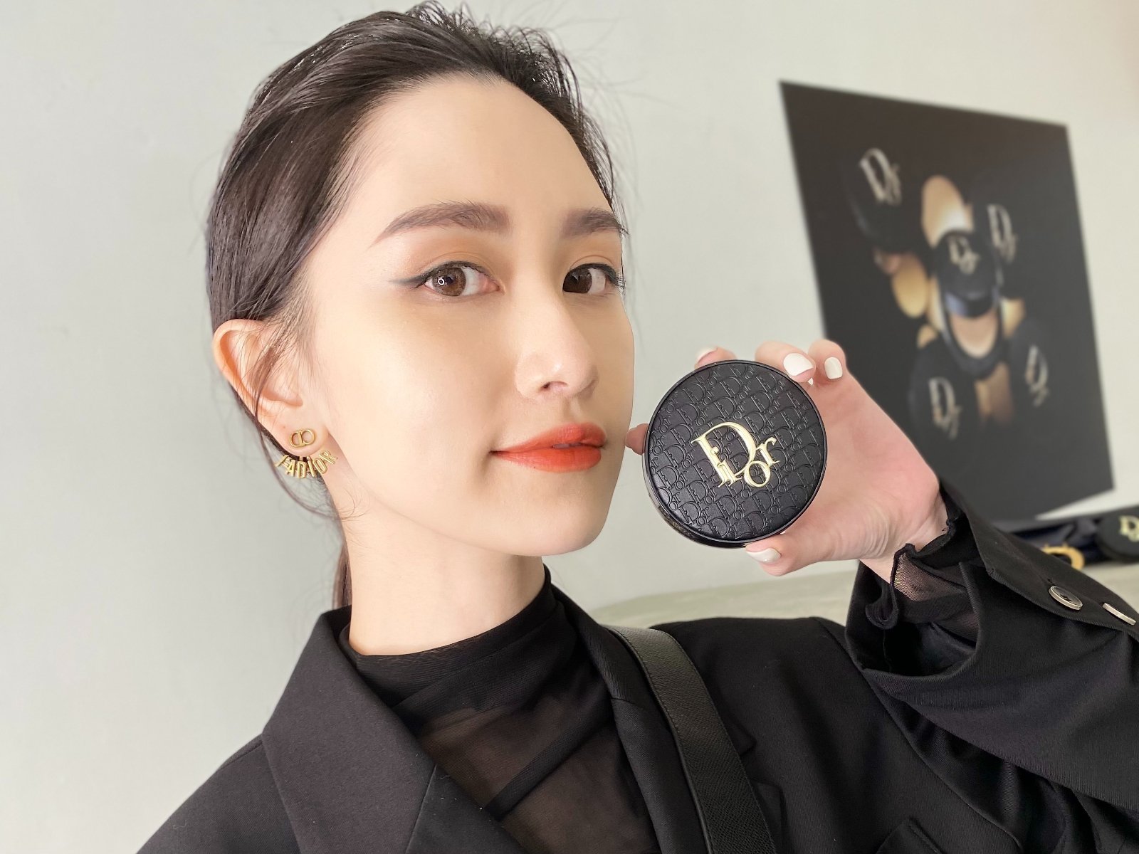 用年終買平常買不起的!TOM FORD、Hermès⋯10 大頂級「貴婦彩妝」現在不砸待何時?