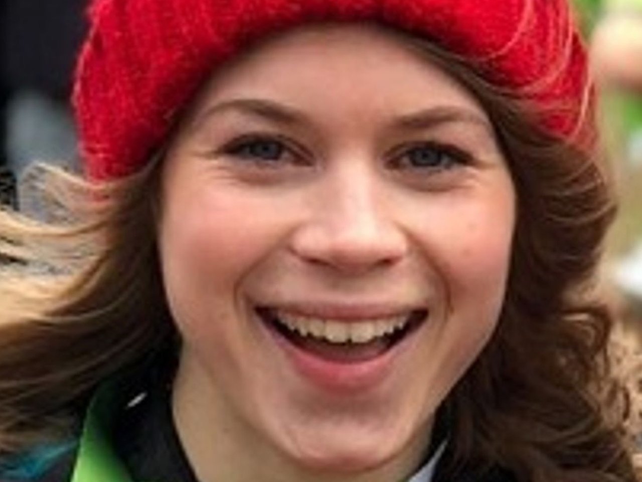 解決方案超瞎！英女疑遭警謀殺，強生竟提出「便衣警察巡邏夜店」惹爭議！