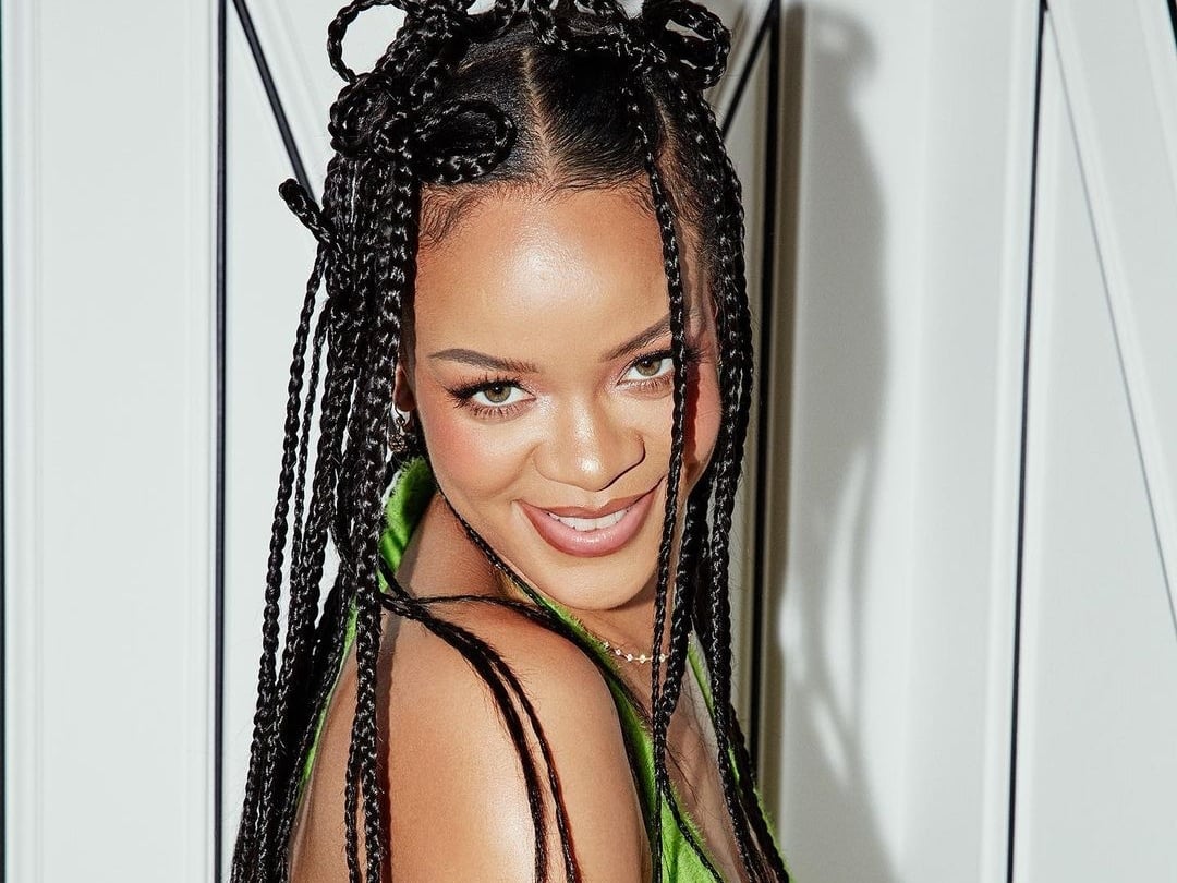 蕾哈娜 Rihanna 現身上海！昔日疑似吸Ｘ影片曝光，本人憤怒：「捏鼻子不代表在吸！」