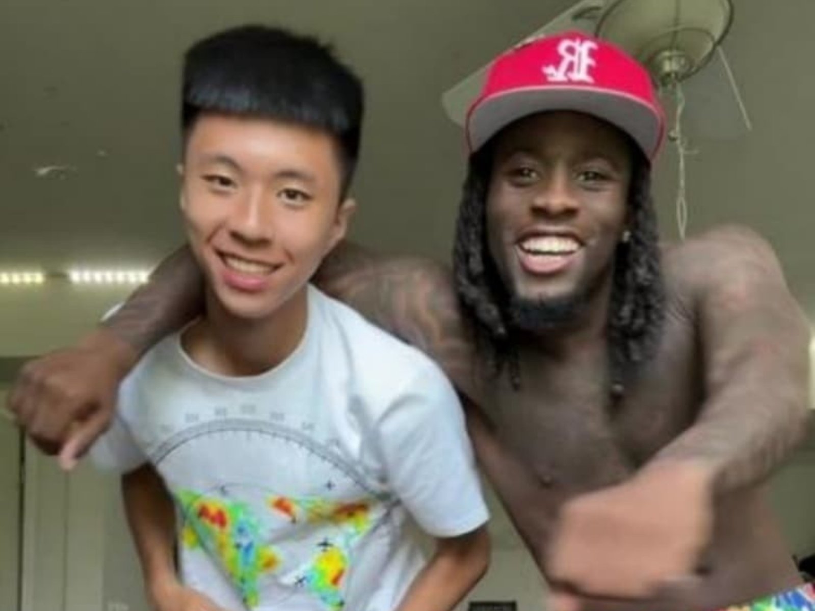 台灣最強高中生 Ray 直播怒轟「台灣超無聊」！回台第 3 天狂喊好想離開引熱議！
