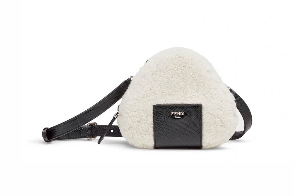 FENDI 推出全新 Fendilicious 系列,「飯糰包、握壽司、炸蝦吊飾」超萌外型引熱議!