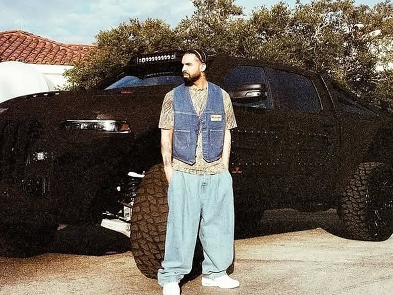 Drake 豪砸 600 萬購入超級裝甲皮卡車！防彈配置、870 匹馬力誇張性能引熱議！