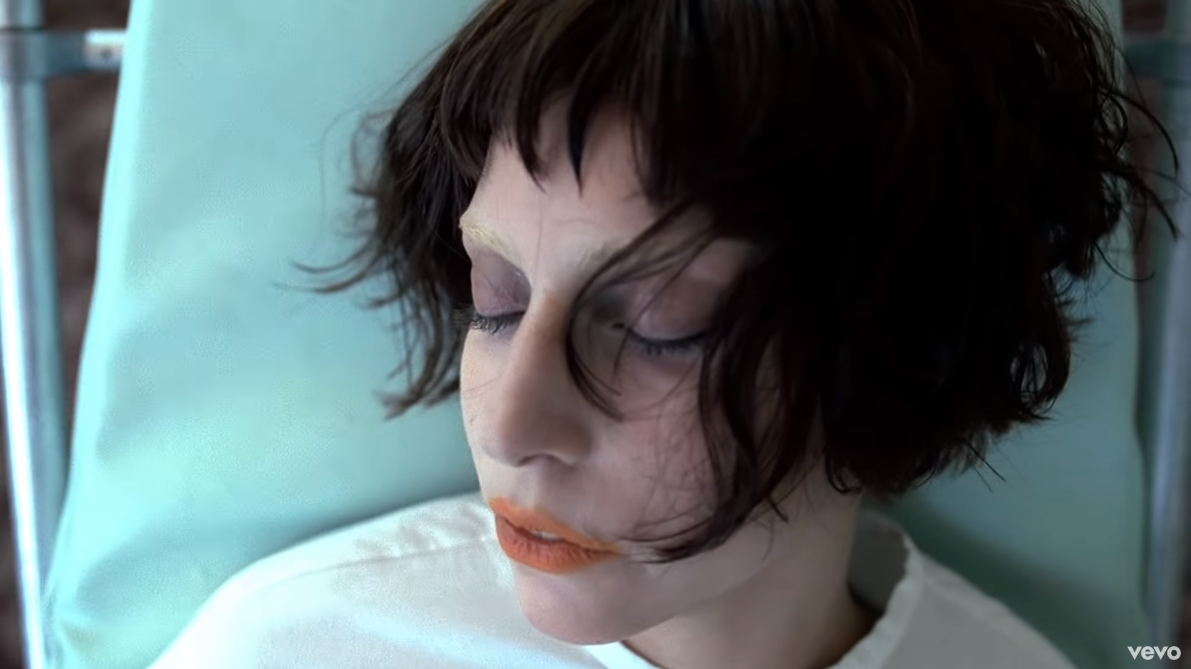 蔡依林新 MV 造型遭疑參考 LADY GAGA 8 年前歌曲　比對圖曝光！網：「有 87% 像 …」