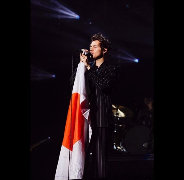 嚇壞!Harry Styles 倫敦街頭被男子持刀搶劫,偶像歌手屈服趕緊掏出所有現金!